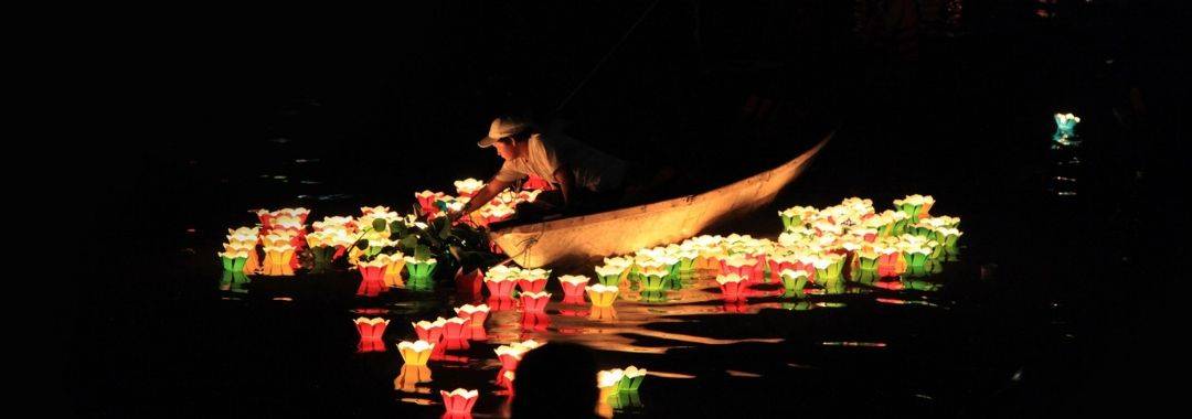 Hoi An, Lanterns on the river
