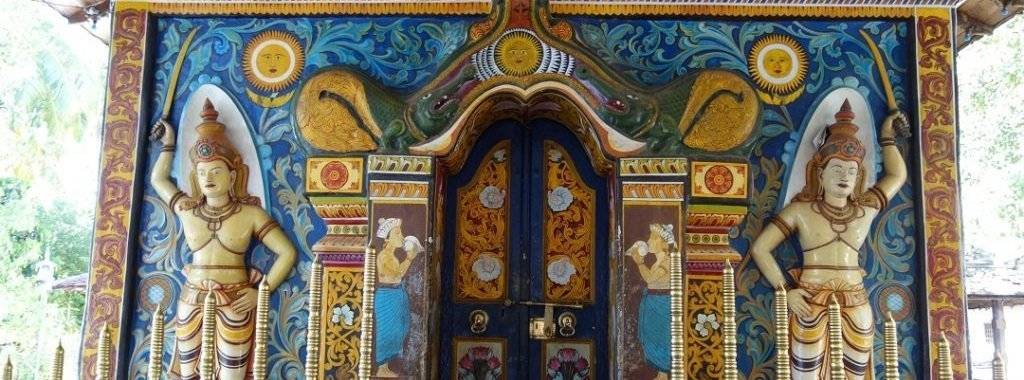 visiting buddhist temples
